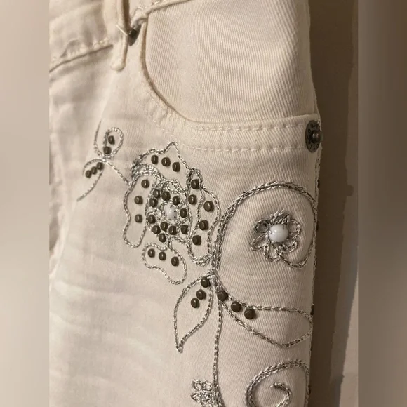 Embroidered Jeans - Picture 11 of 12